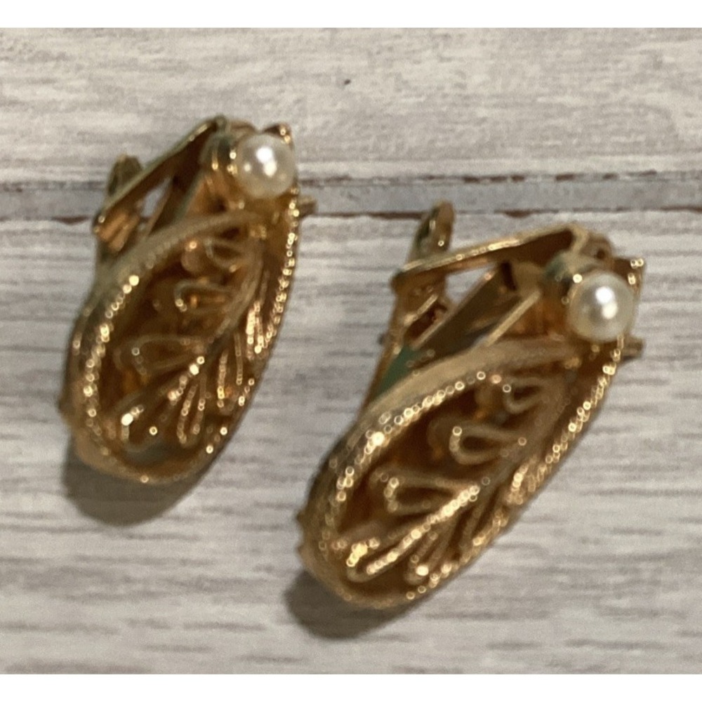 Goldtone Women Collar Clips w/Faux Pearl Teardrop Textured Vintage
